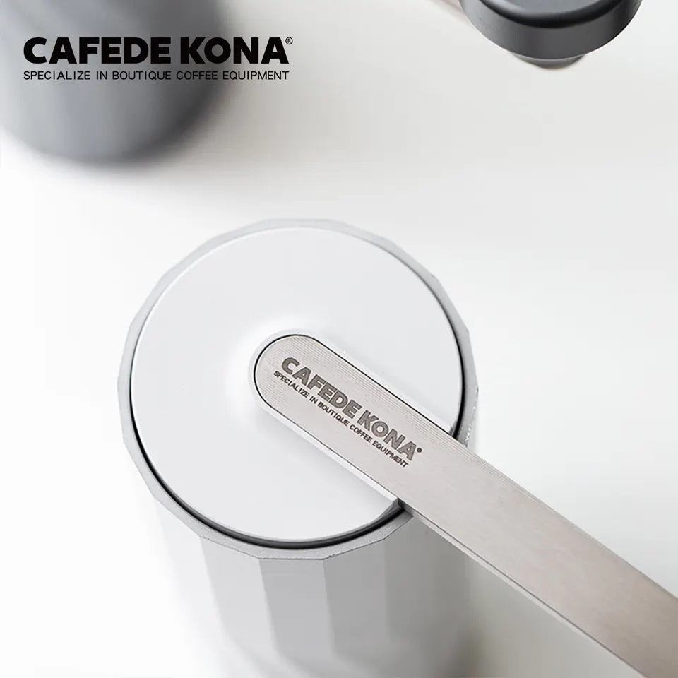 CAFEDE KONA เครื่องบดกาแฟมือหมุนสีเงิน Manual Stainless Steel  Coffee Grinder Silver Color